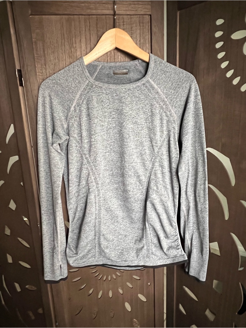 Athleta Shirt Womens Medium Gray Long Sleeve Crew Neck Raglan Athletic Top